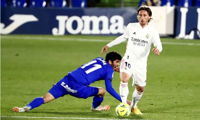 76人1-2尼克斯大帝炸裂50分单节飙18分布伦森28分